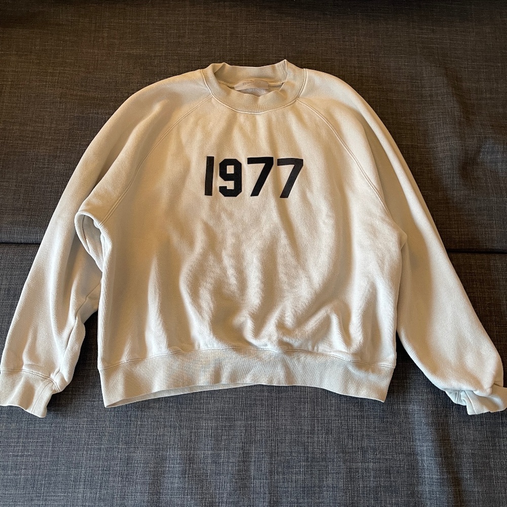 Essentials Fear Of God 1977 Crewneck Wheat size Medium Streetwear Sweatshirt